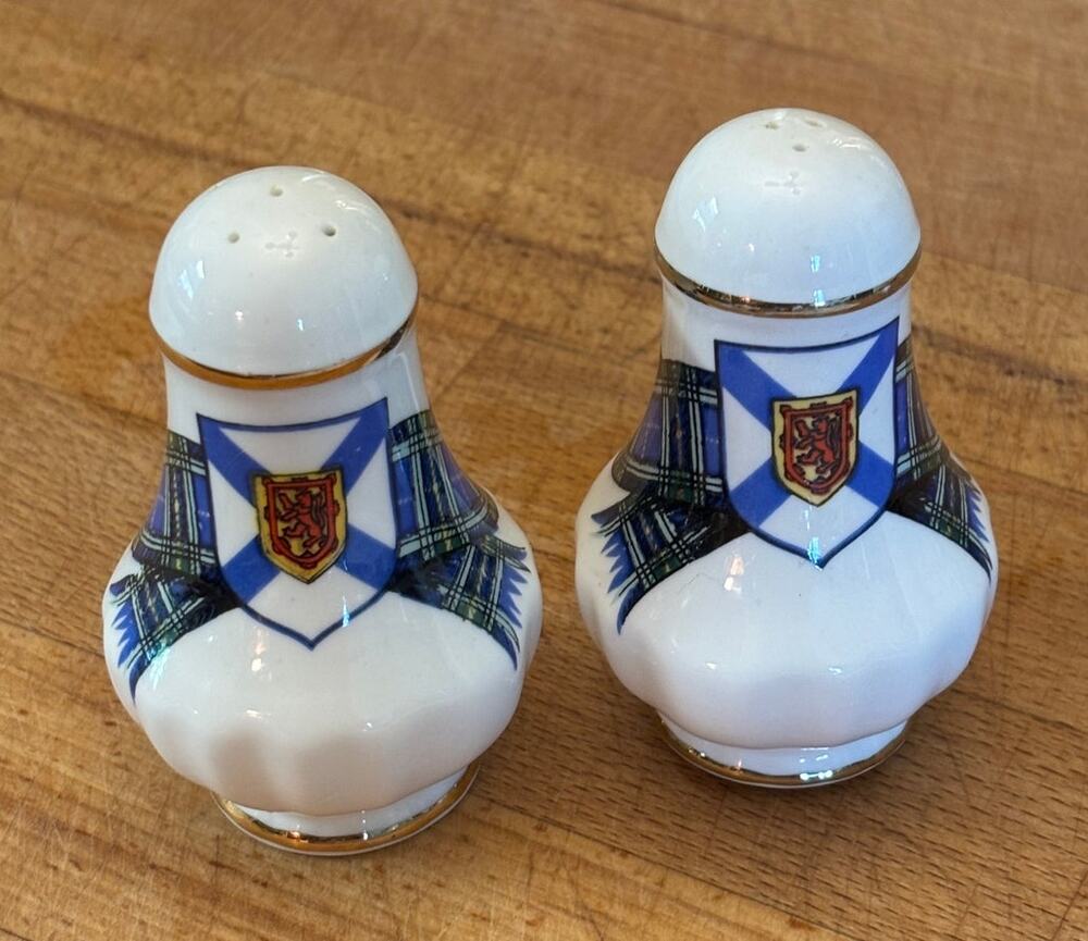 Vintage Nova Scotia Tartan Salt Pepper Shakers Canada Plaid Crest Gold Trim 3.5"